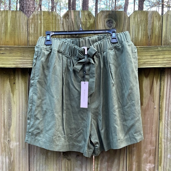 BCBGeneration Pants - NWT BCBGeneration Belted Pull On Shorts with pockets size Large